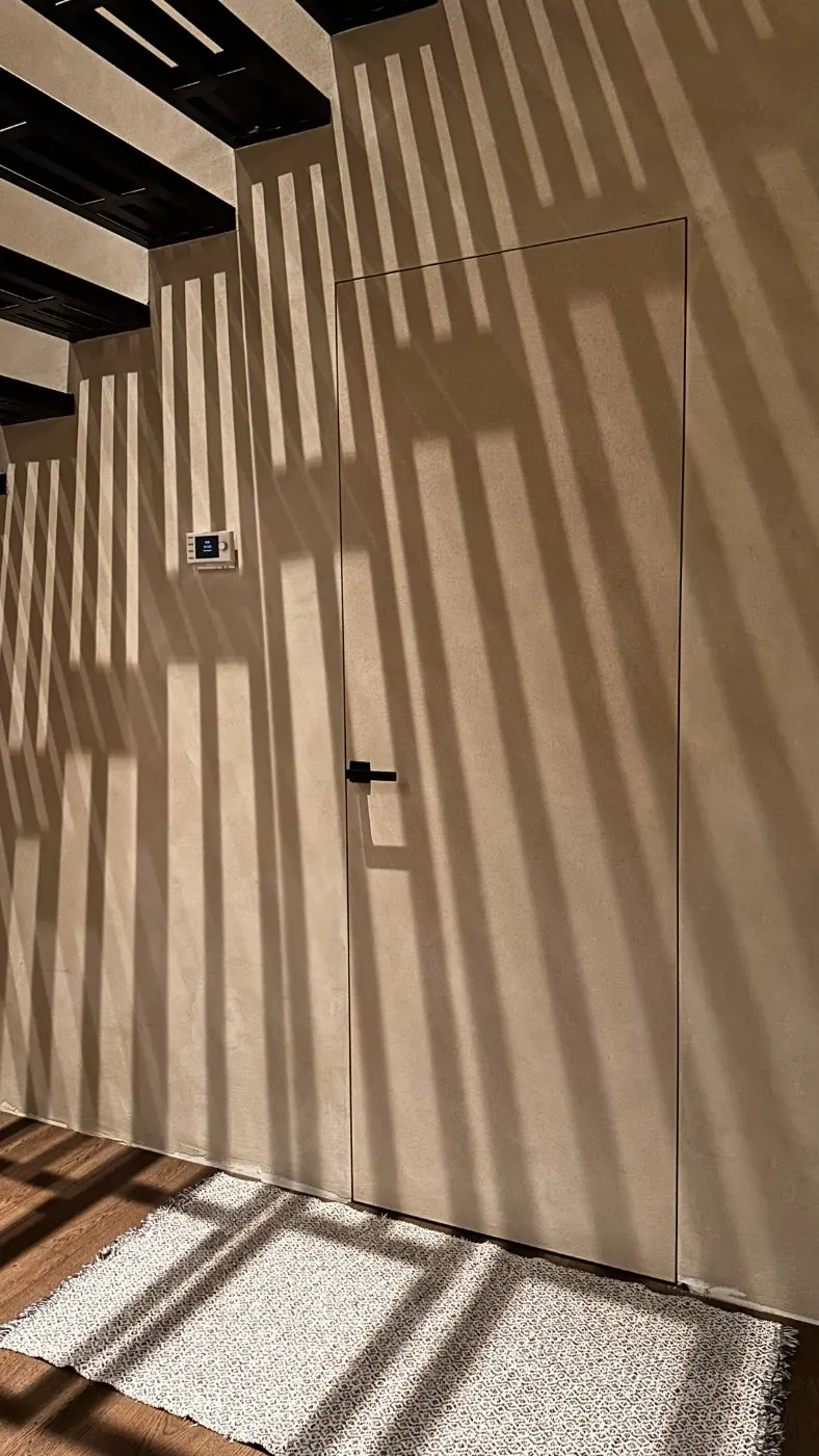 Flush concealed door with a shadow gap frame