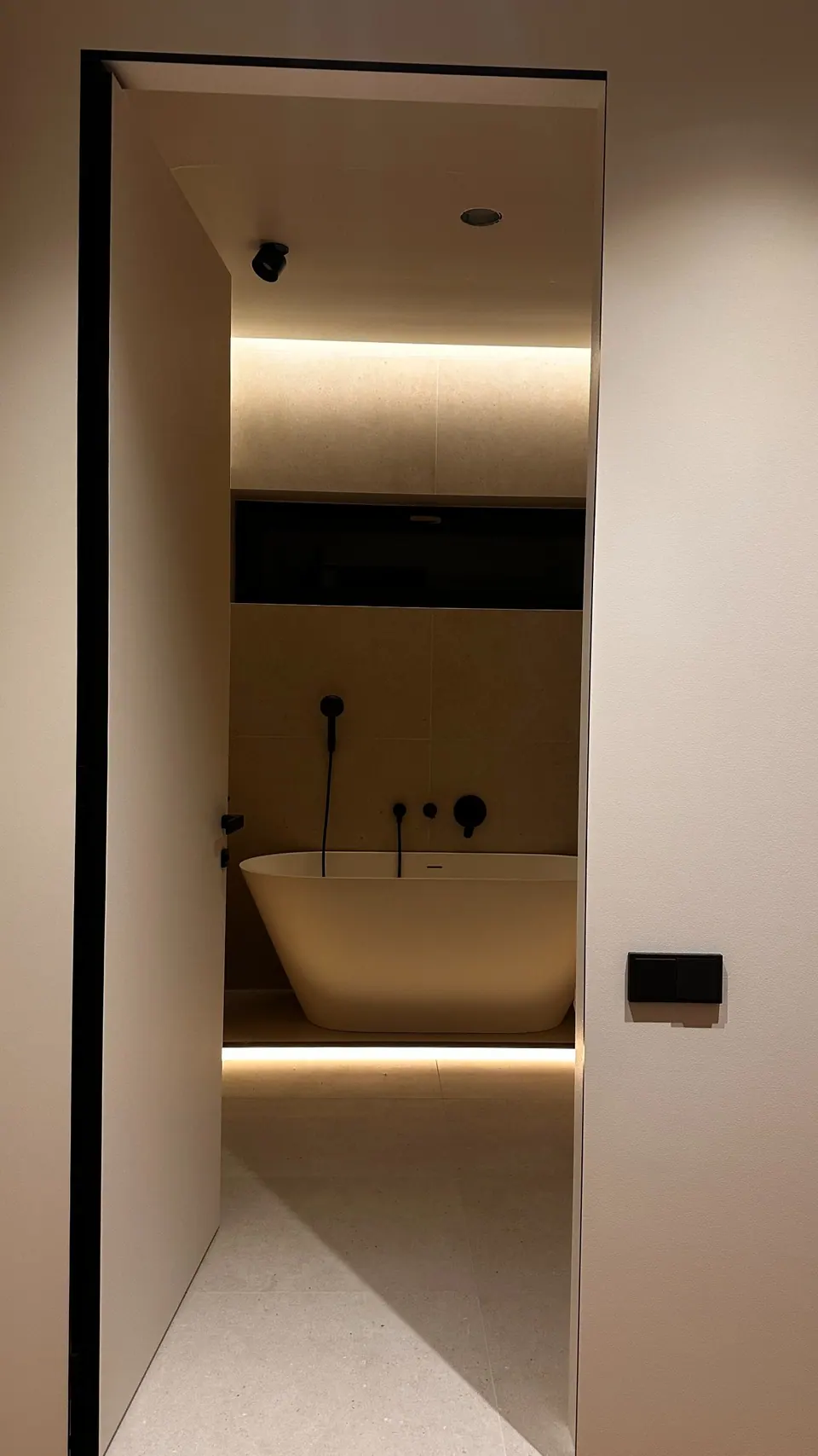 Profile-integrated LED as the only light source